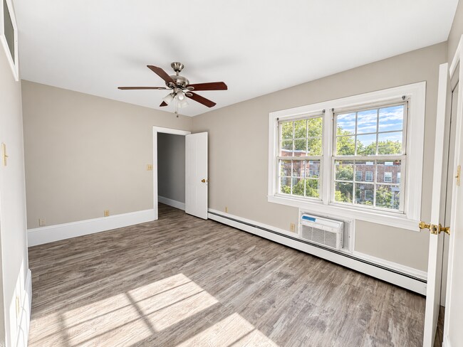 Building Photo - 388 E Merrimack St