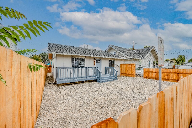 Primary Photo - 520 20th St