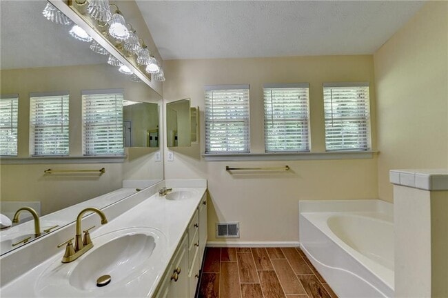 Building Photo - 3380 McClure Woods Dr