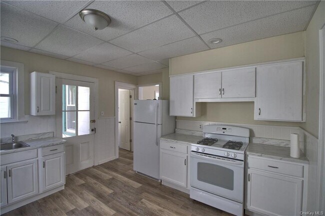 Building Photo - 83 Hudson St