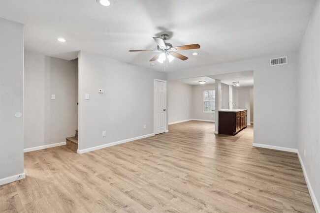 Building Photo - 12321 Ormandy St