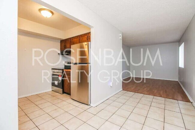 Building Photo - 1050 W University Dr