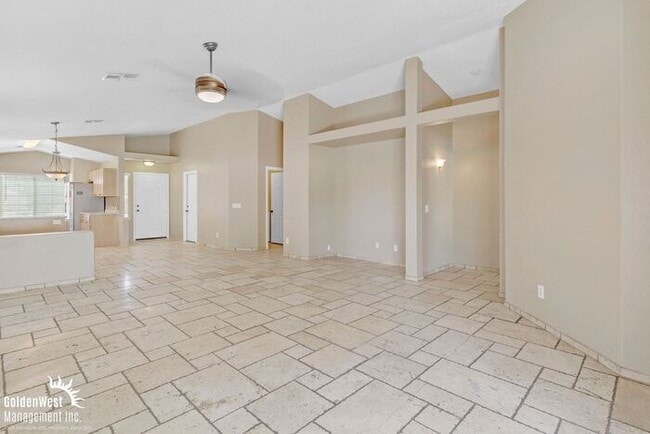 Building Photo - Charming 3 Bdm 2Ba Single-Story Home in Gl...