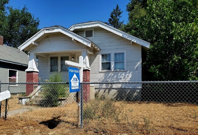 Primary Photo - Charming 2BR/3BA Bungalow - Nevada-Lidgerw...