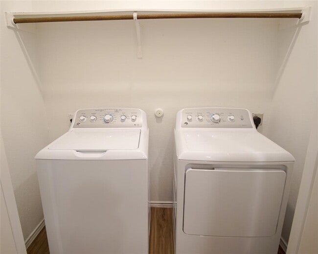 Building Photo - 14201 Lyndora Ln