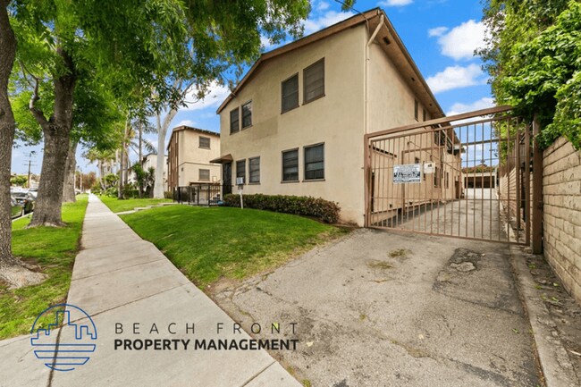 Building Photo - 608 W. Hyde Park Blvd.