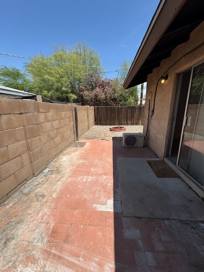 Building Photo - 2819 E Fort Lowell Rd