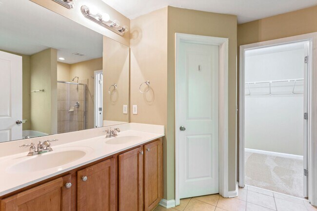 Building Photo - 4BR in sought after Centennial Lakes