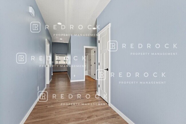 Building Photo - 1725 N Meyers Ct