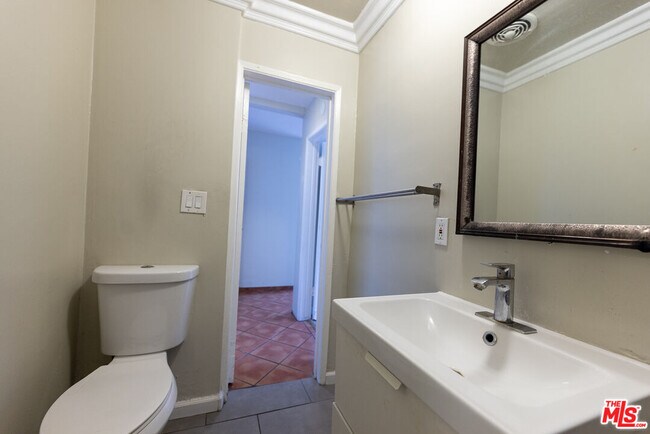 Building Photo - 947 Westmoreland Ave