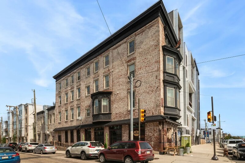 Building Photo - 635 W Girard Ave