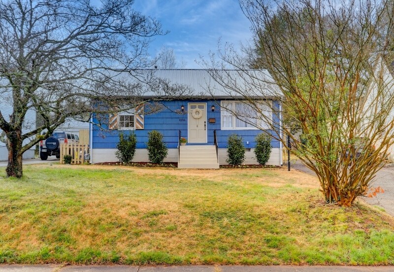 Building Photo - 1036 Ashwood Pl NE