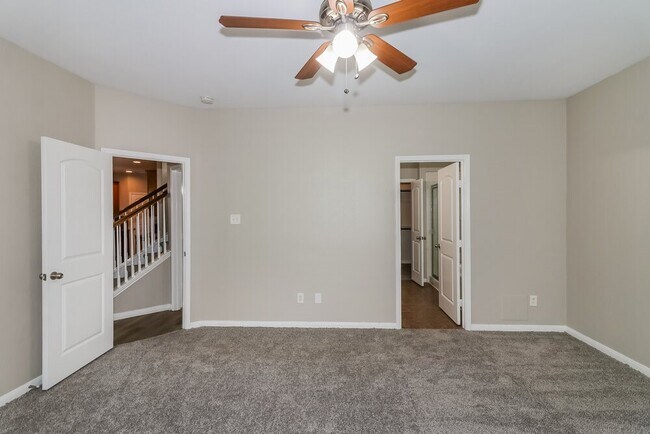 Building Photo - 6015 Starbrook Creek Dr