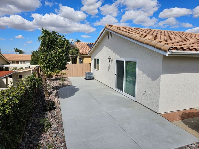 Building Photo - Gorgeous Fully Remodeled Single Story Home...