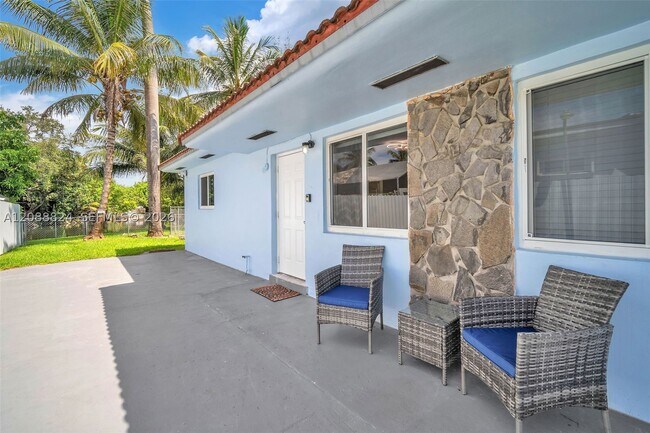 Building Photo - 1255 NW 32nd Ct