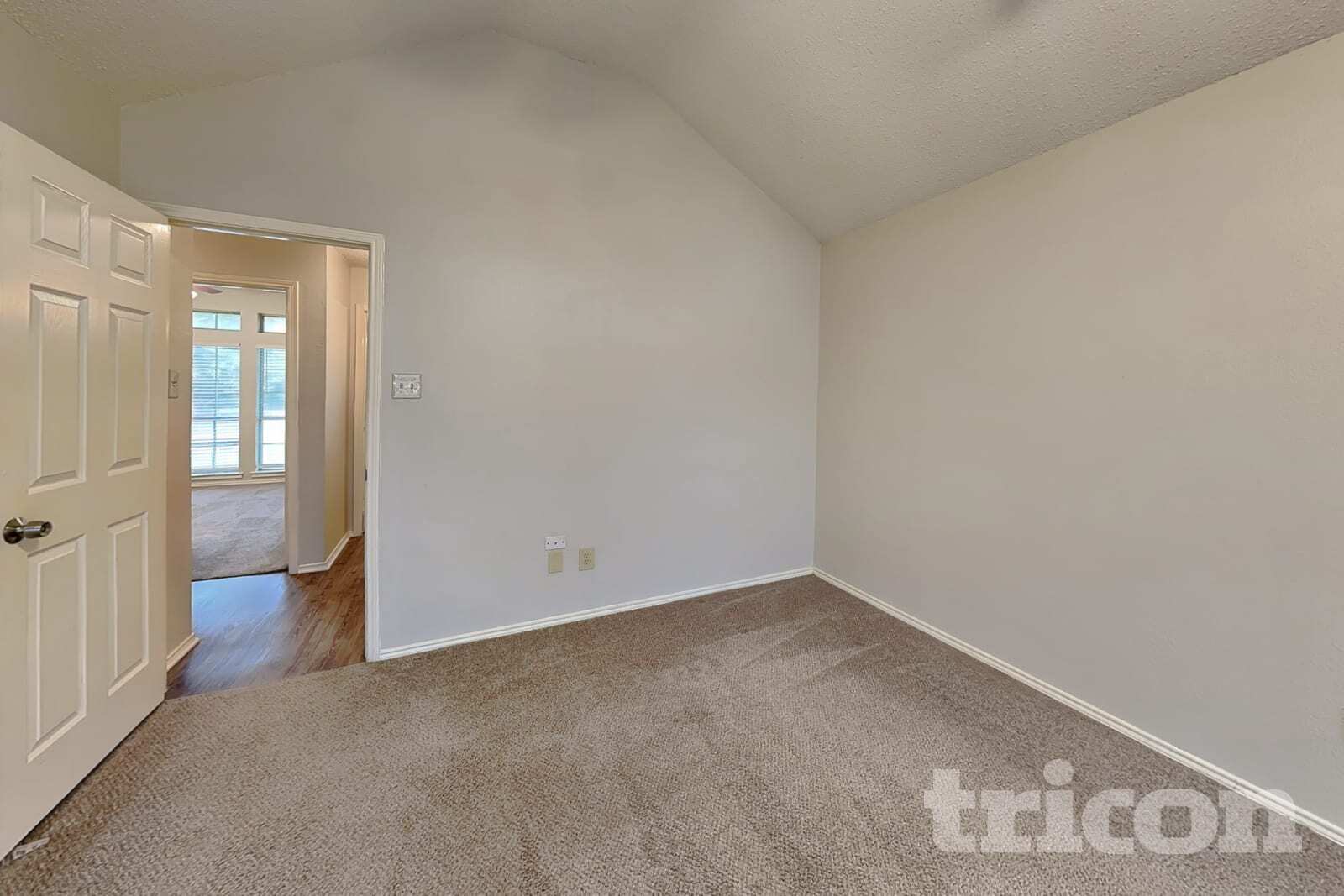 Building Photo - 2851 Linden Ln