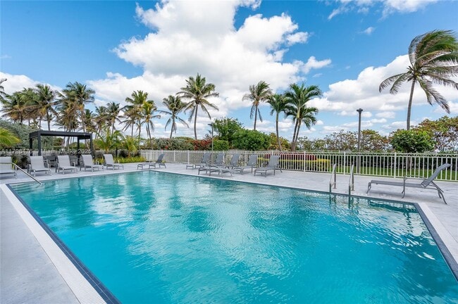 Building Photo - 4301 Collins Ave