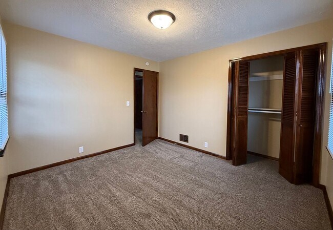 Building Photo - Spacious 4 Bedroom Home + Garage, Fenced Backyard & Bonus Lower Level