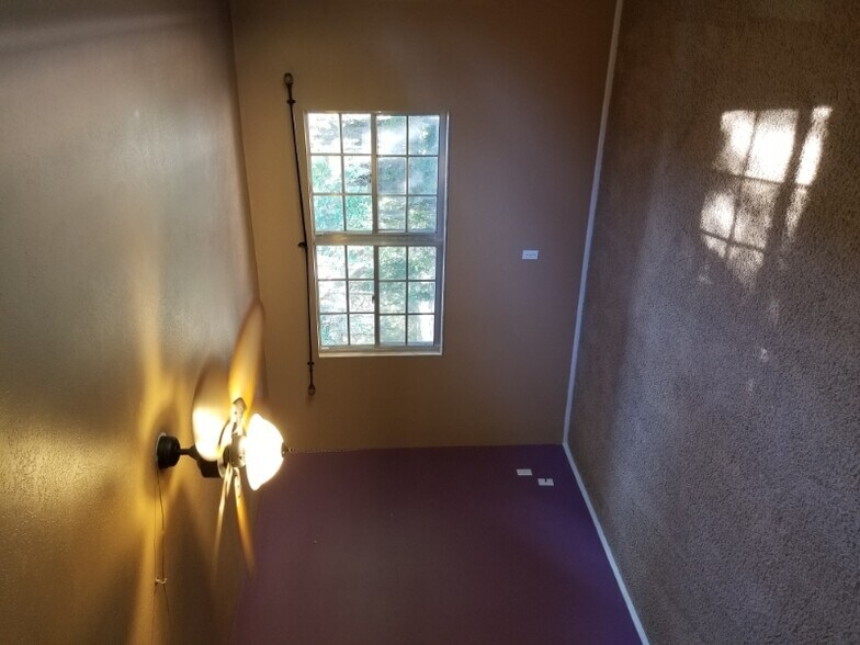 Building Photo - 1165 Fox Creek Dr