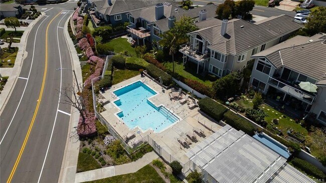 Building Photo - Stunning 4 Bed | 3.5 Bath Home Office and ...