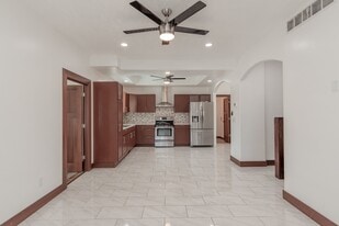 Building Photo - 1529 S 9th St