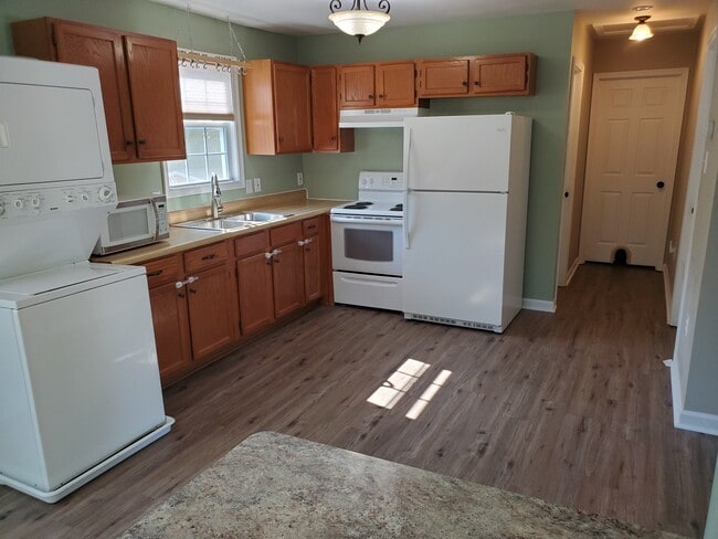 Building Photo - Triplex