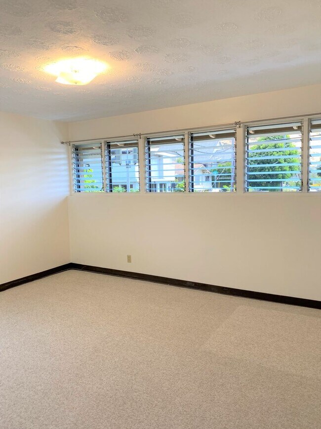 Building Photo - Manoa - Upgraded 3 Bedroom, 3 Bath Single Family Home with Enclosed Garage