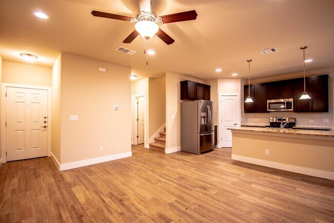 Building Photo - 347 Madison Oaks Ave