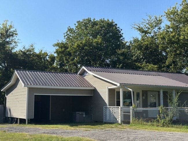 Building Photo - 496 Louisiana Ave. Clarksville, TN 37042