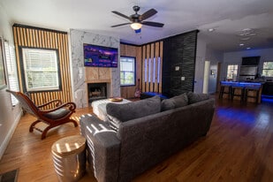 Building Photo - 2019 Pryor Rd SW