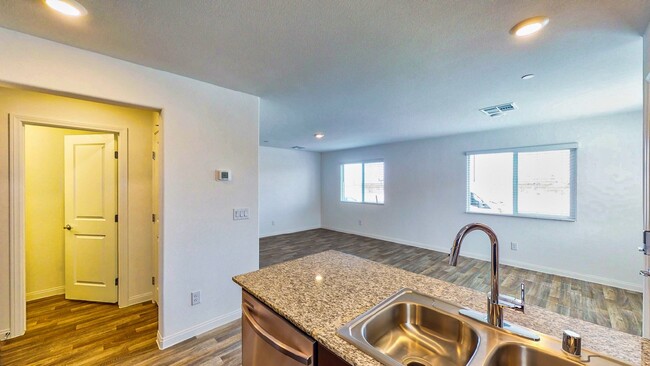 Building Photo - "Spacious 3-Bed Townhouse with Granite Tou...