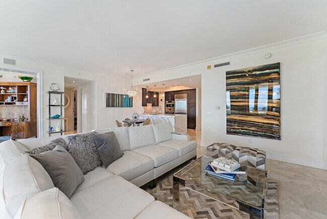 Building Photo - 2700 N Ocean Dr