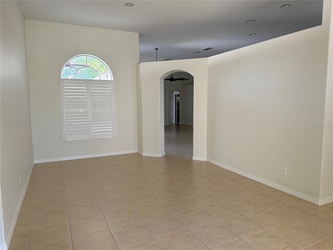 Building Photo - 10955 Lemay Dr