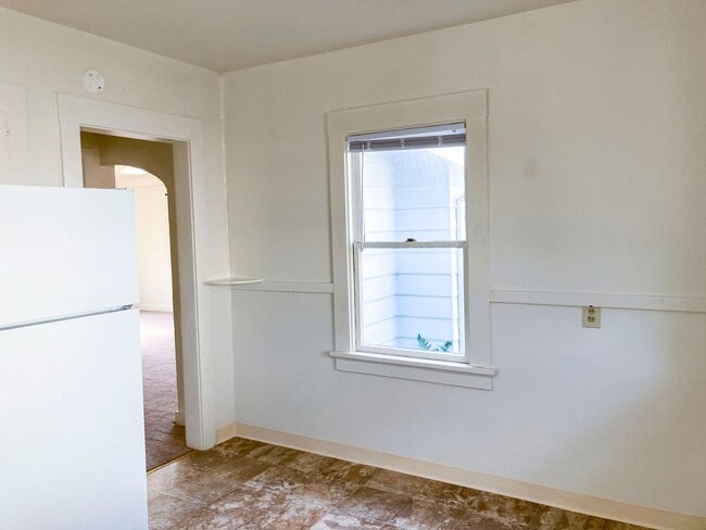 Building Photo - Pet-friendly home with a detached garage!