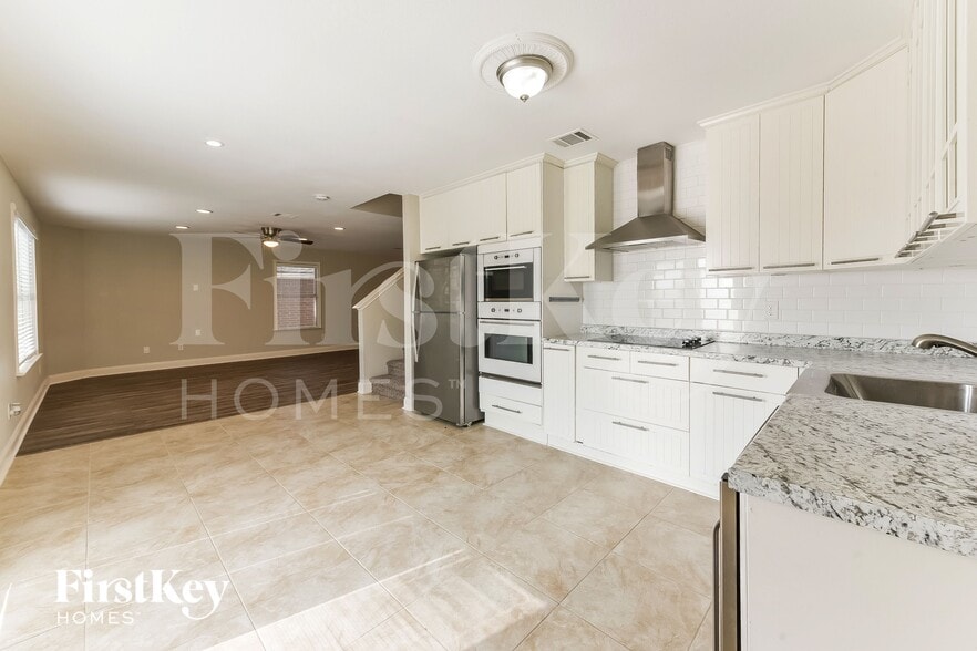 Building Photo - 636 Chickadee Dr