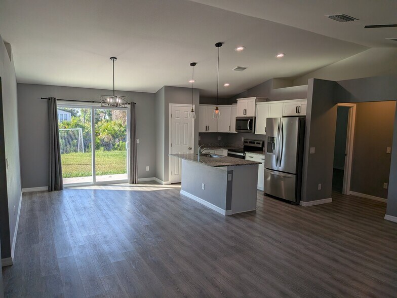 Building Photo - 5396 Gulfport Terrace