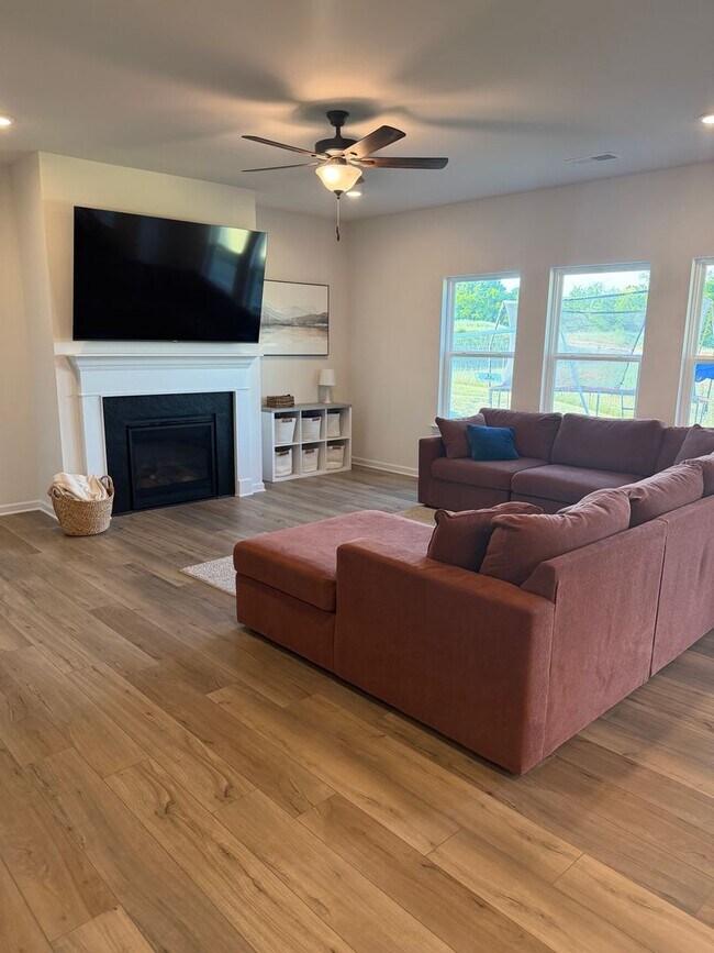 Building Photo - **NEW PRICE**Ooltewah-Harbour Chase Community