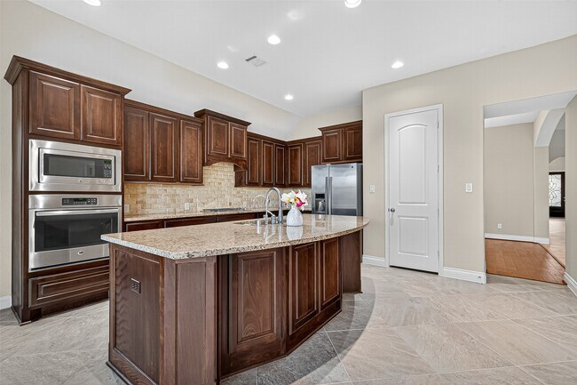 Building Photo - 28015 Castle Park Ln