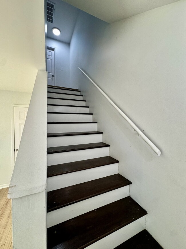 Building Photo - 8003 Beach Dr