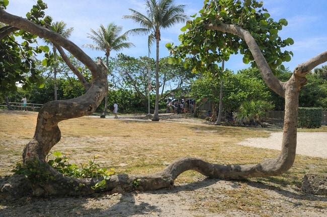 Building Photo - 141 Waterside Dr