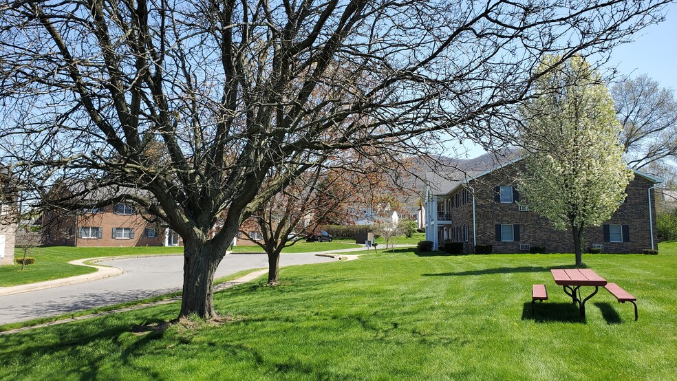 Building Photo - Georgetown Manor Apartments