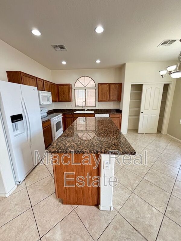 Building Photo - 4230 S Mariposa Dr