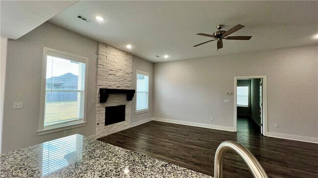 Building Photo - 331 W Taverner Xing