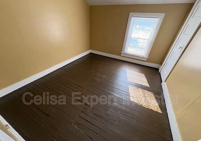 Building Photo - 3420 Plaza Dr