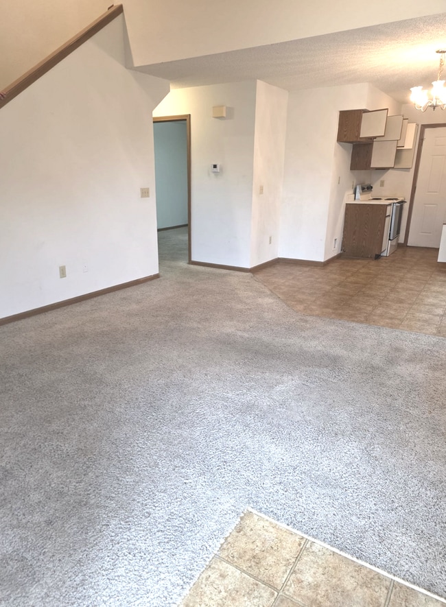 Building Photo - Great 3 Bed 2 Bath 2 Car Garage Split Level Duplex- Pets ok!