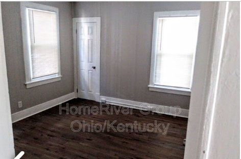 Building Photo - 321 S 43rd St