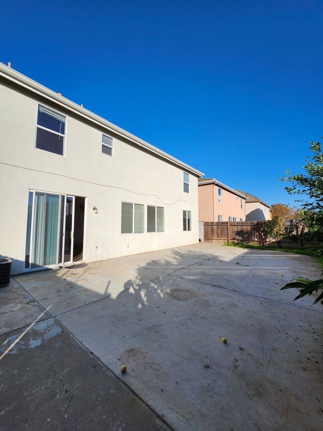 Building Photo - Beautiful Yuba City Home