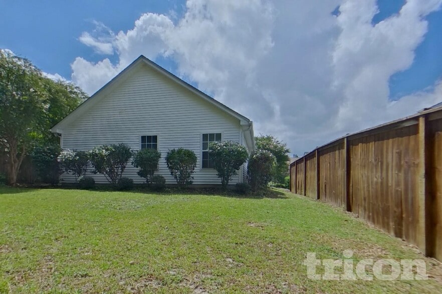 Building Photo - 180 Riglaw Cir