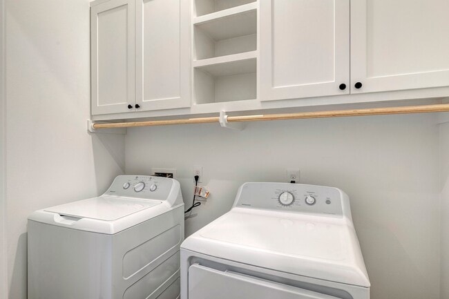 Building Photo - 1717 Airline Dr