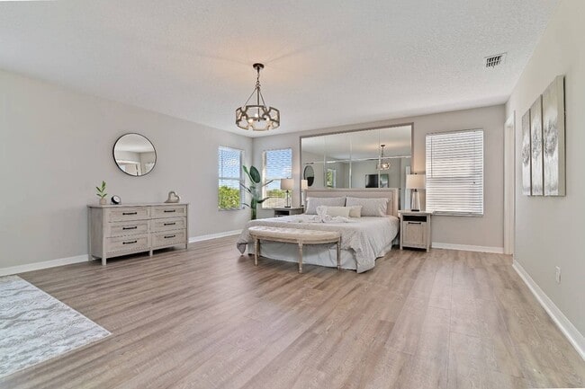 Building Photo - 701 Kettering Rd